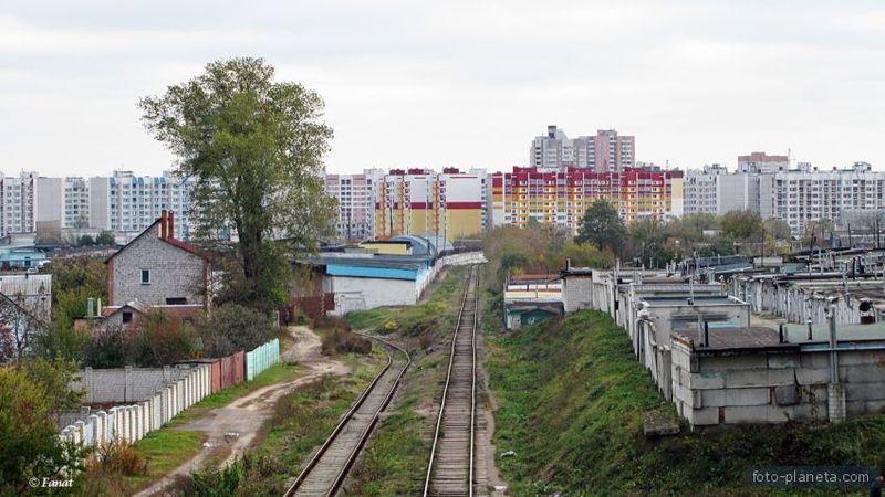 Вид с путепровода по ул. Крупской в сторону микрорайона Мельников Луг